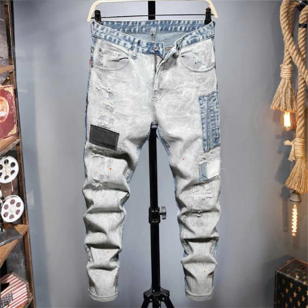 Mäns jeans vår och sommar ny europeisk och amerikansk vattnig tvättbar perforerad tyg kollagen skarvning arbete färg ultra tunna ben elastiska mäns jeans p230522