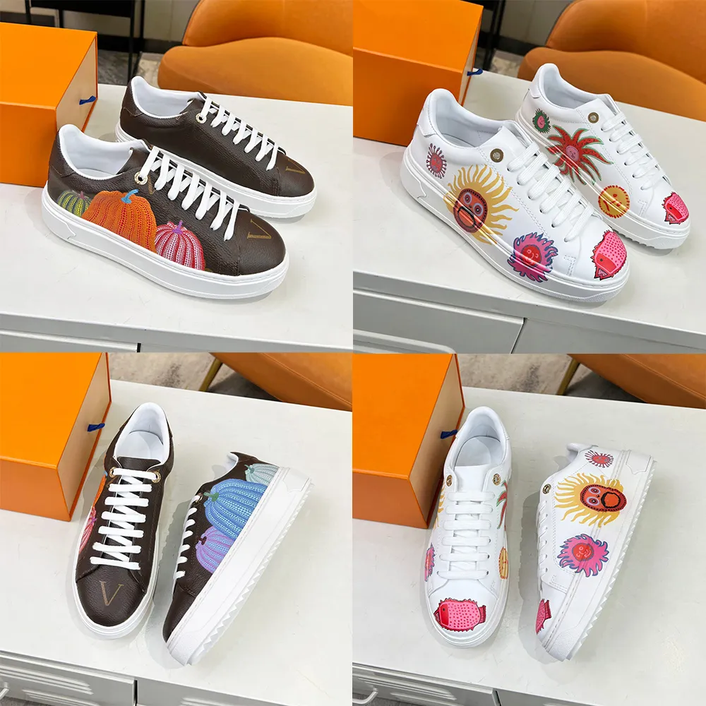 2023 ss vita kvinnor skor färgglada yk time out sneaker yayoi kusama möter tryckt kalvläder tränare graverade öglor 3d mönster monogram blommor