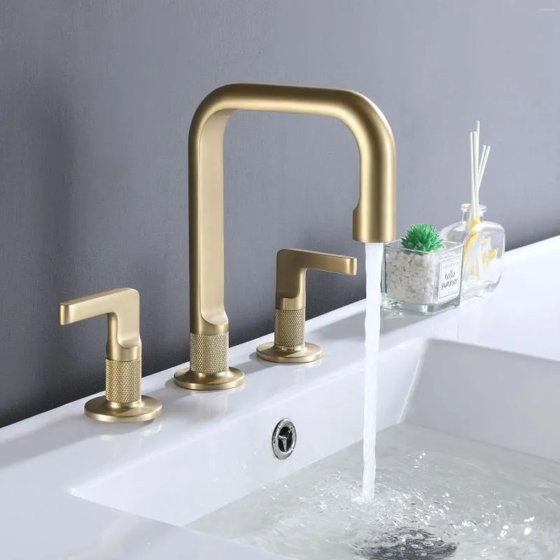 Grifos de lavabo de baño Grifo de latón de lujo Diseño de alta calidad 3 agujeros 2 manijas Grifo mezclador de lavabo Agua fría Oro cepillado