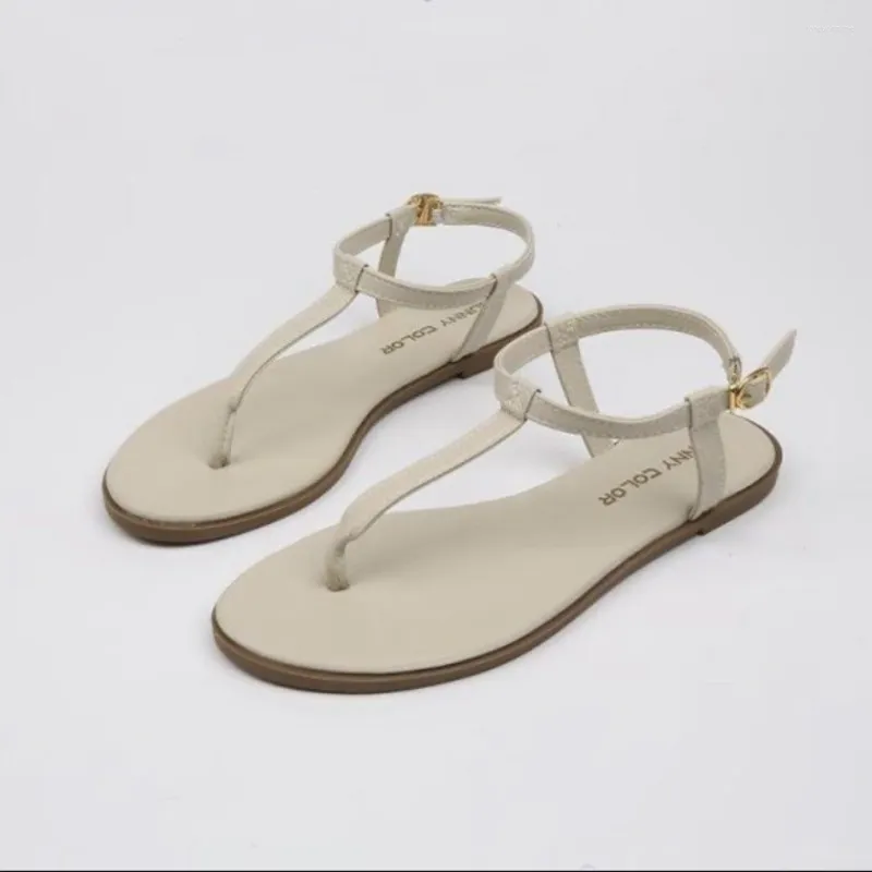 Sandalen für Frauen im Sommer, die einfache und modische, rutschfeste römische Clip-Toe-Sandalen mit flachem Boden und Fischgrätenmuster tragen