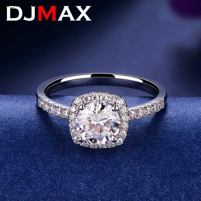 Pierścienie zespołowe DJMAX 100 Pierścienie moissanite 1CT Genialne diamentowe pierścionki zaręczynowe halo dla kobiet Dift Obiecing Prezent Srebrna biżuteria J230522