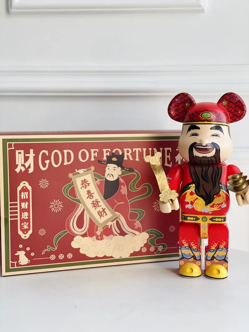 Giochi di vendita popolare 400% 28CM The Bearbrick God of Wealth PVC Moda figure di orso Giocattolo per collezionisti Bearbrick Art Work modello decorazione giocattoli