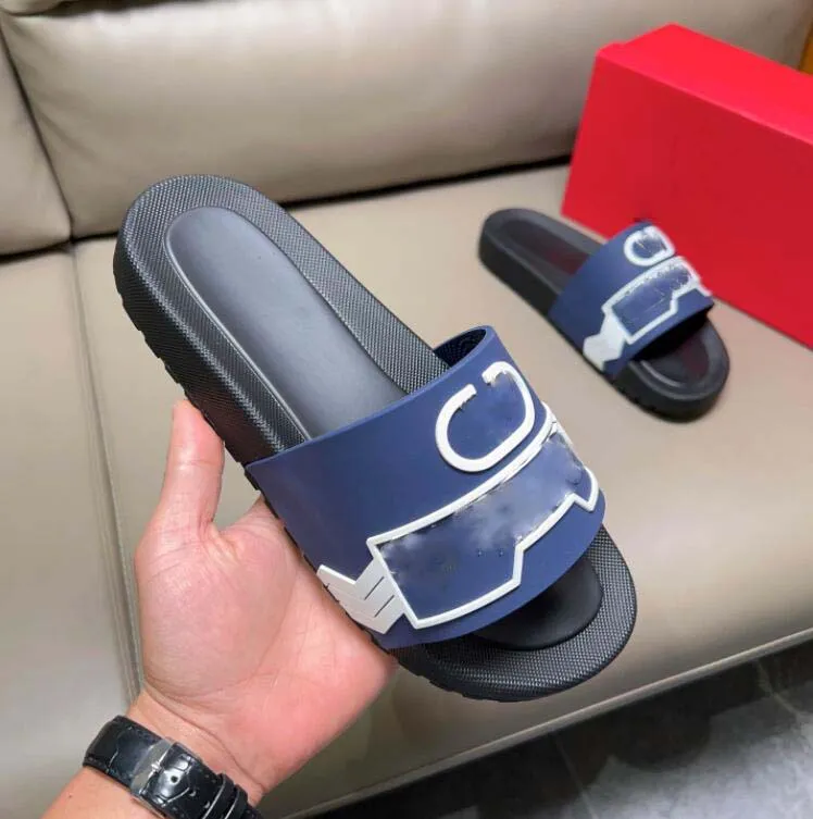 Man Classic Design Slippers Flat Slide Sandal Mens Thick Rubber Sole Slipper Studs Slides Platform Mules For Men Summer Casual Fashion