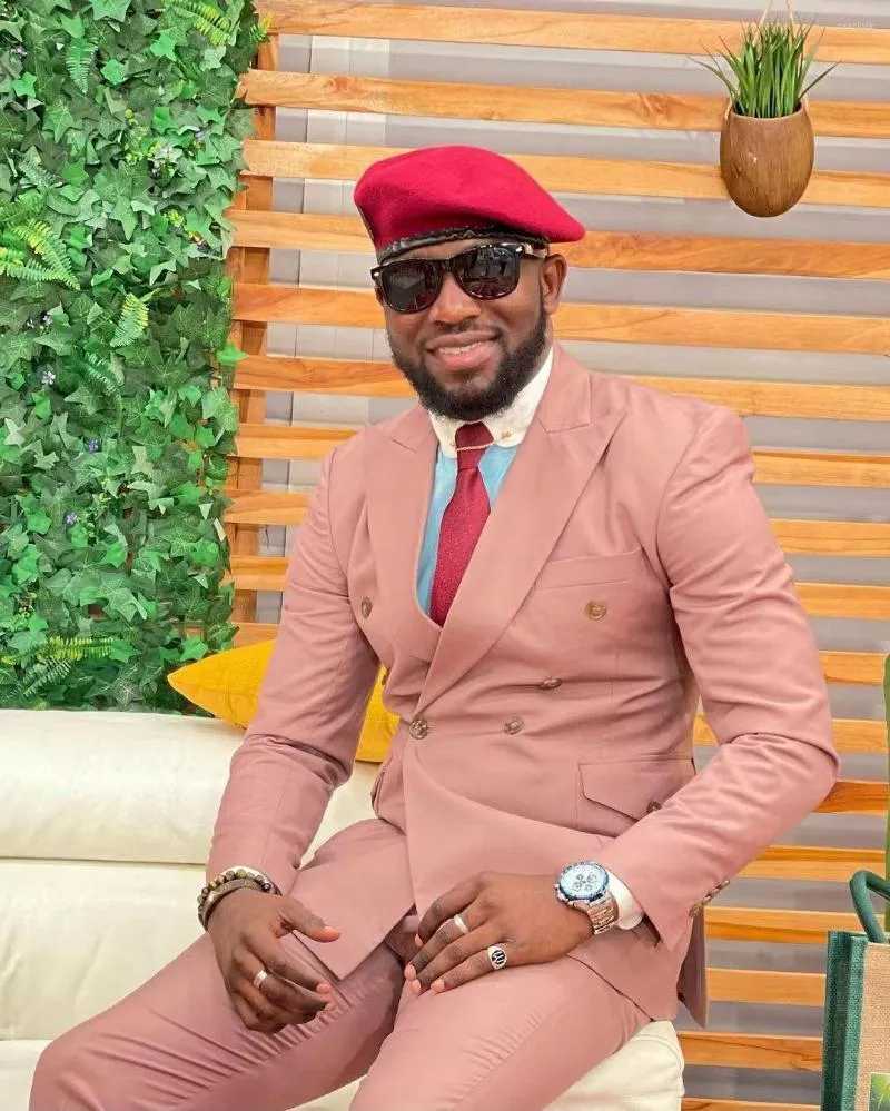 trajes de chaqueta y vestido elegantes