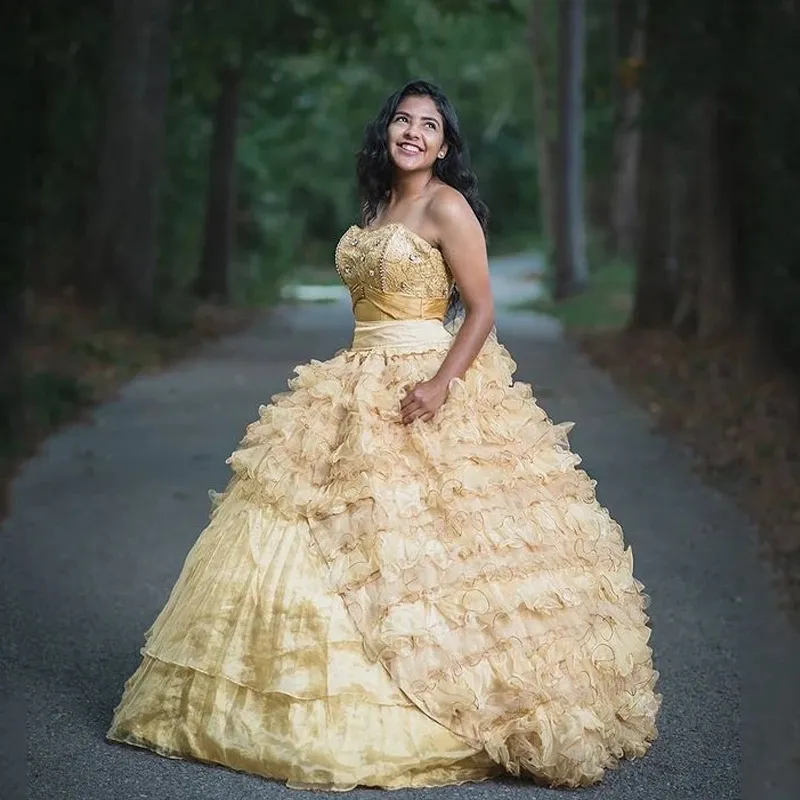 Vestido de Champagne Gold Charro Sweetheart Quinceanera com contas Cristais Lace Tull Triered Lace-up Corset Prom Sweet 16 vestidos