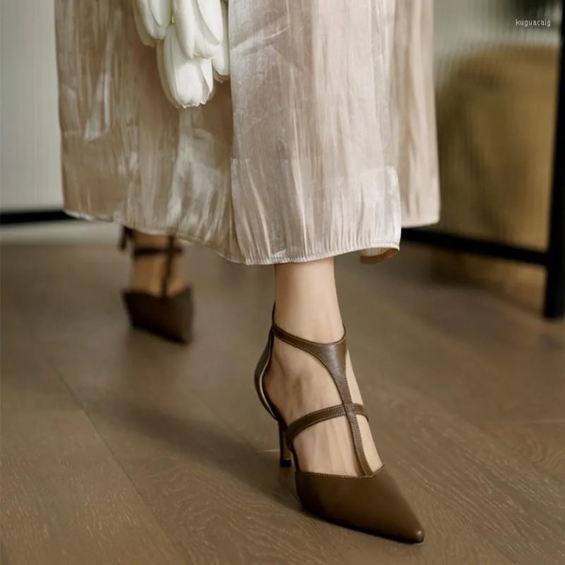 サンダル2023ローマンオープントーソフトレザーハイヒール女性秋の小剣は女性のためにフランスの靴を踏みました
