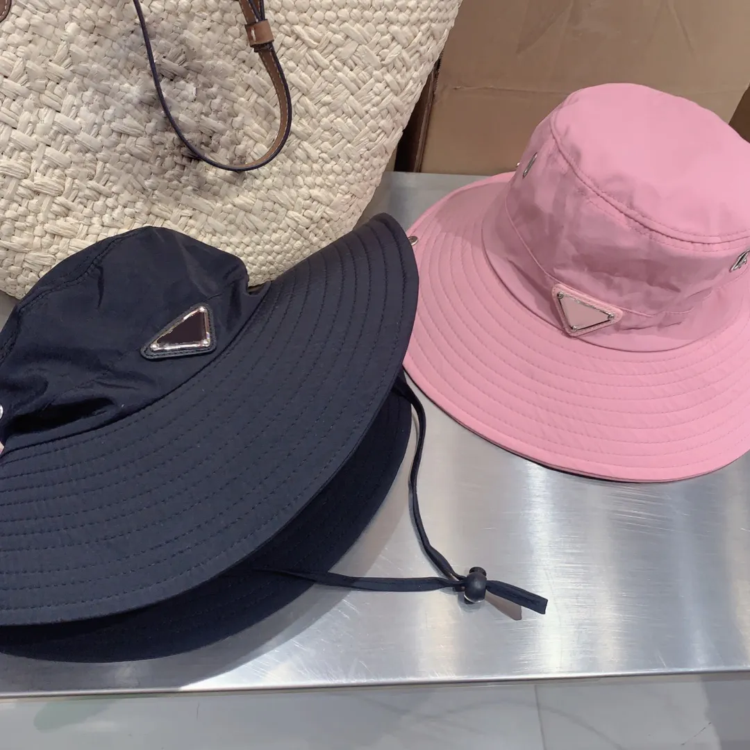 Seau chapeau designer chapeaux femmes luxe hommes seau chapeau plage chapeau couleur unie triangle métal étiquette casquette été parasol tendance décontractée chapeau de vacances agréable