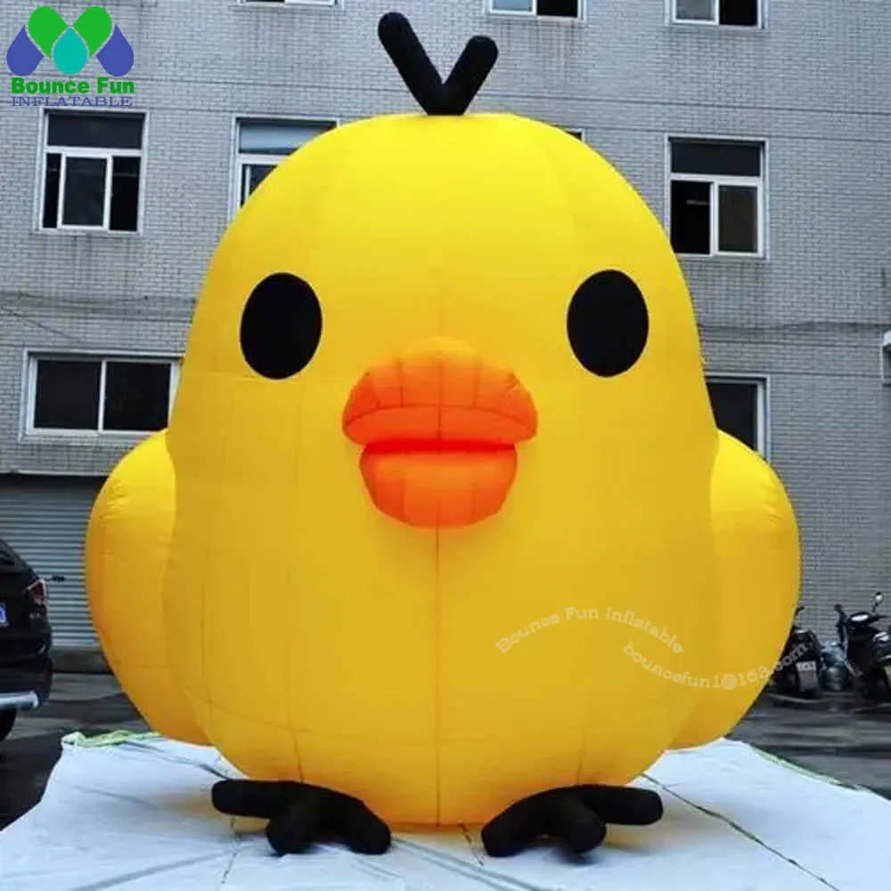 Poussin gonflable géant aérien personnalisé avec un léchant de poulet bébé jaune pour la publicité