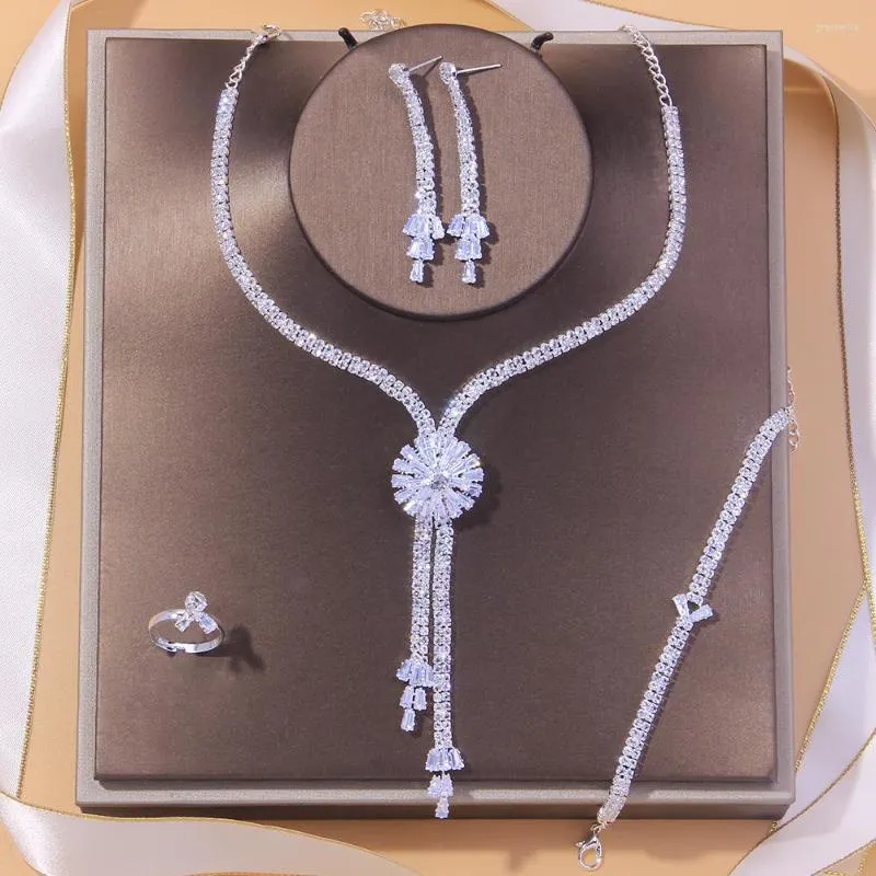 Ketting oorbellen set 2023 aankomst luxe zilveren kleurbloesems voor vrouwen jubileum cadeau sieraden groothandel j8259