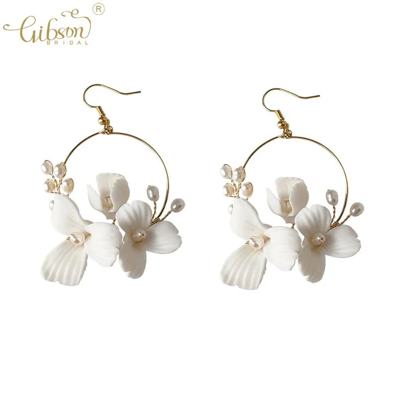 Huggie Gibson – boucles d'oreilles de mariée en céramique, faites à la main, pendantes en forme de fleur, accessoires en perles d'eau douce, bijoux de mariage