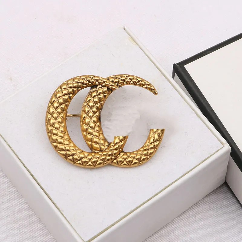 Luxury Famous Design Brand Brooch Brooch Femmes G-Letter Designer Retro Brooches Suit Pin Bijoux de mode Cadeaux Gift Accessoires de haute qualité 16STYLE