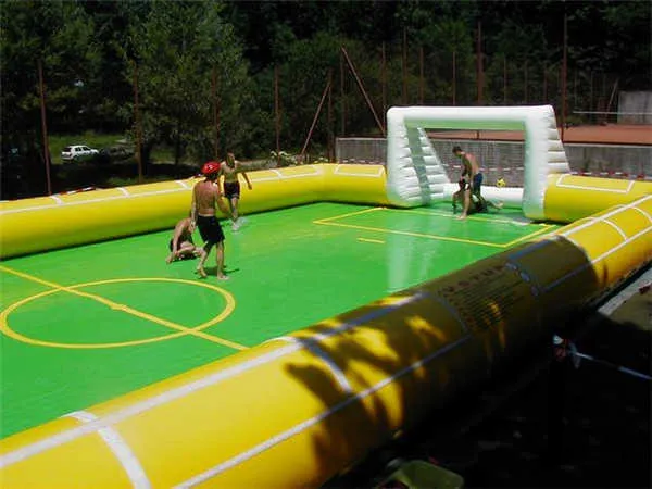 Terrain de football gonflable de savon de vente chaude de 2020 terrain de football gonflable de l'eau