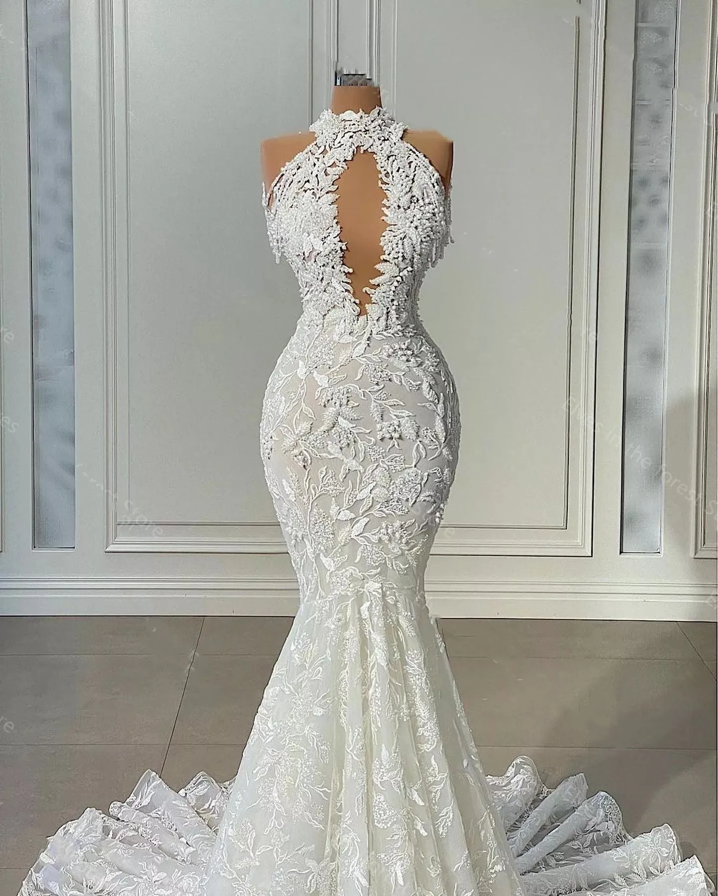 2023 Sexy Mermaid Wedding Dresses Gorgeous African White Full Lace Pearls Beads Halter Keyhole Sleeveless Bridal Gowns Church Bride Wedding Dress