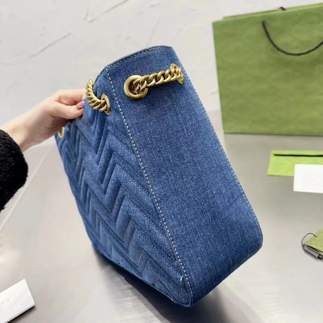 Сумки по кроссу женщины роскошные дизайнерские тота -дизайнерские женские тотации полосы простых цепочек небо синий большой высокая мощность женская дизайнерская сумка для дизайнеров сумок