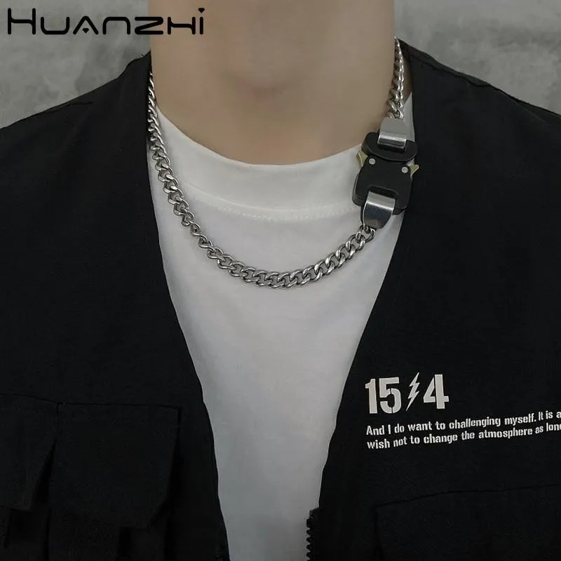 Halsband Huanzhi 2020 Ny trendig cool punk industriell stil metall geometrisk unisex par halsband för kvinnor män party smycken