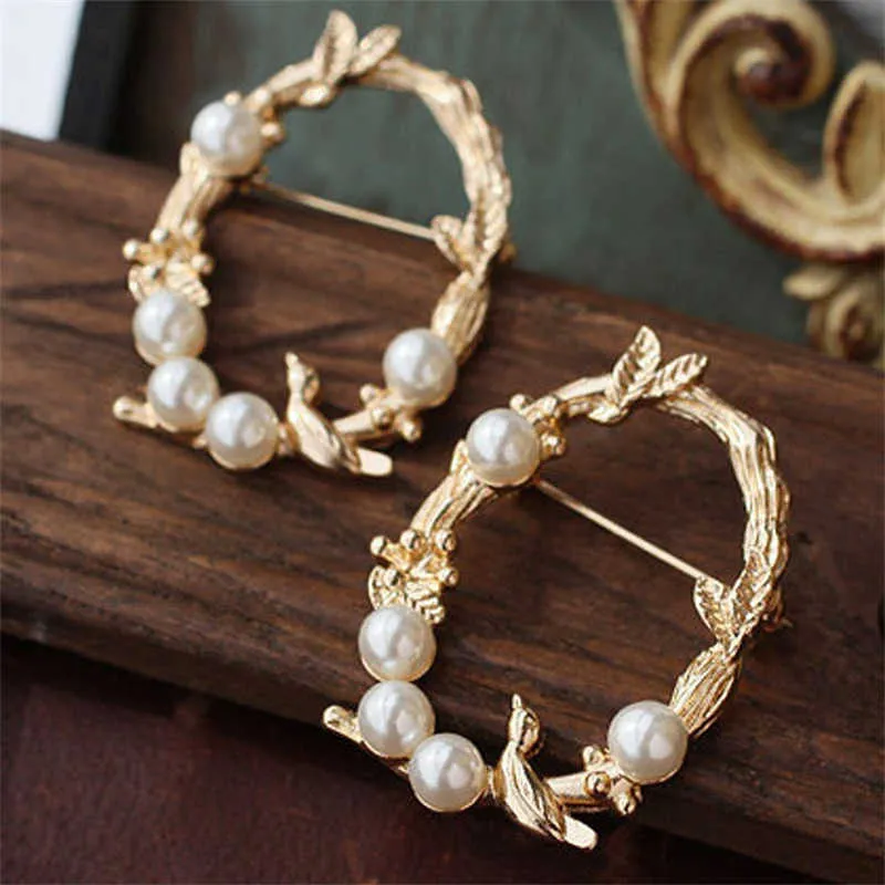 Pins Brooches New Women's Vintage Baroque Round Pearl Bird Metal Breast Pin Vintage Chest Set Clothing Accessories High Quality Women's Breast Pin G220523