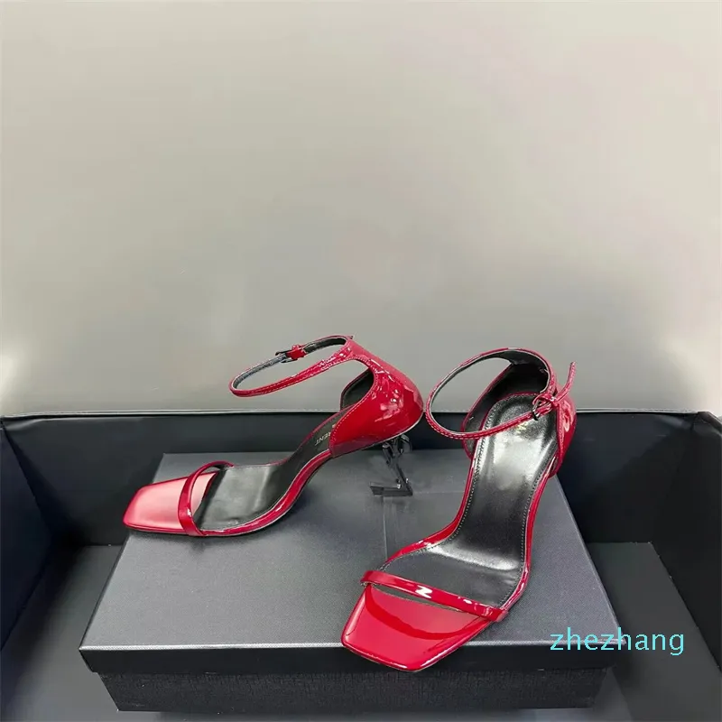 2023-Summer Everyday design Round head shoes sandal Heel cassandra Black calfskin leathers sandals slipper ankle strap cool mens flat slippers Block heel sandaies