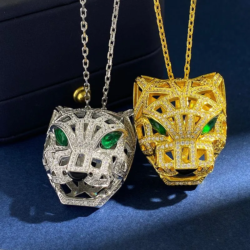 Halsband toppkvalitet silverguldfärg Micro Crystal Stone Bossy Green Eye 3D Leopard Pendant Halsband för män Kvinnor Långkedjiga smycken