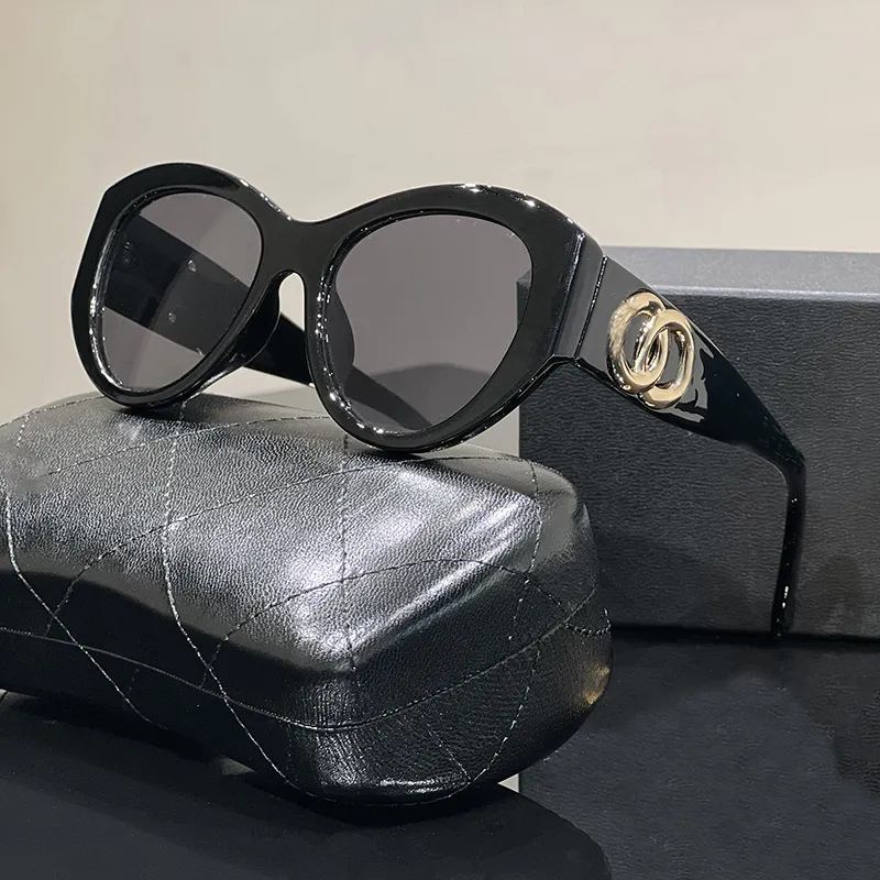Luxury Designer Sunglasses Man Outdoor Sunglasses Metal Frame Fashion Classic Lady Sun Protection Glasses Mirror Unisex Nice Gift