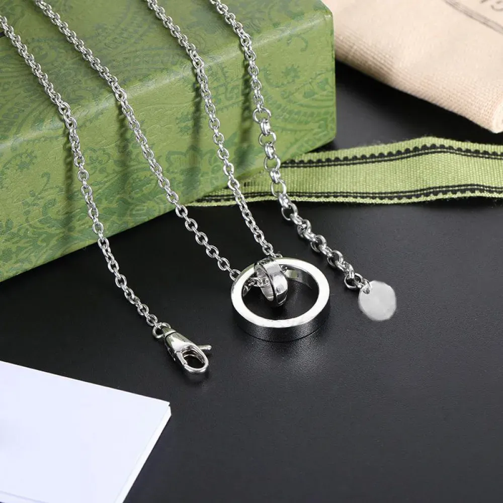 Dames sieraden ontwerper ketting zilveren klassieke mode dubbele ring hang kettingen roestvrijstalen ketting retro paar kettingen messing liefdesbrief charme cadeau