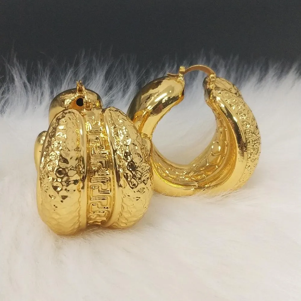 Huggie Women Large Hoop Earring Gold Color Clipon Earringsファッションラグジュアリーレディドバイビッグイヤリングウェディングナイトクラブイヤリング