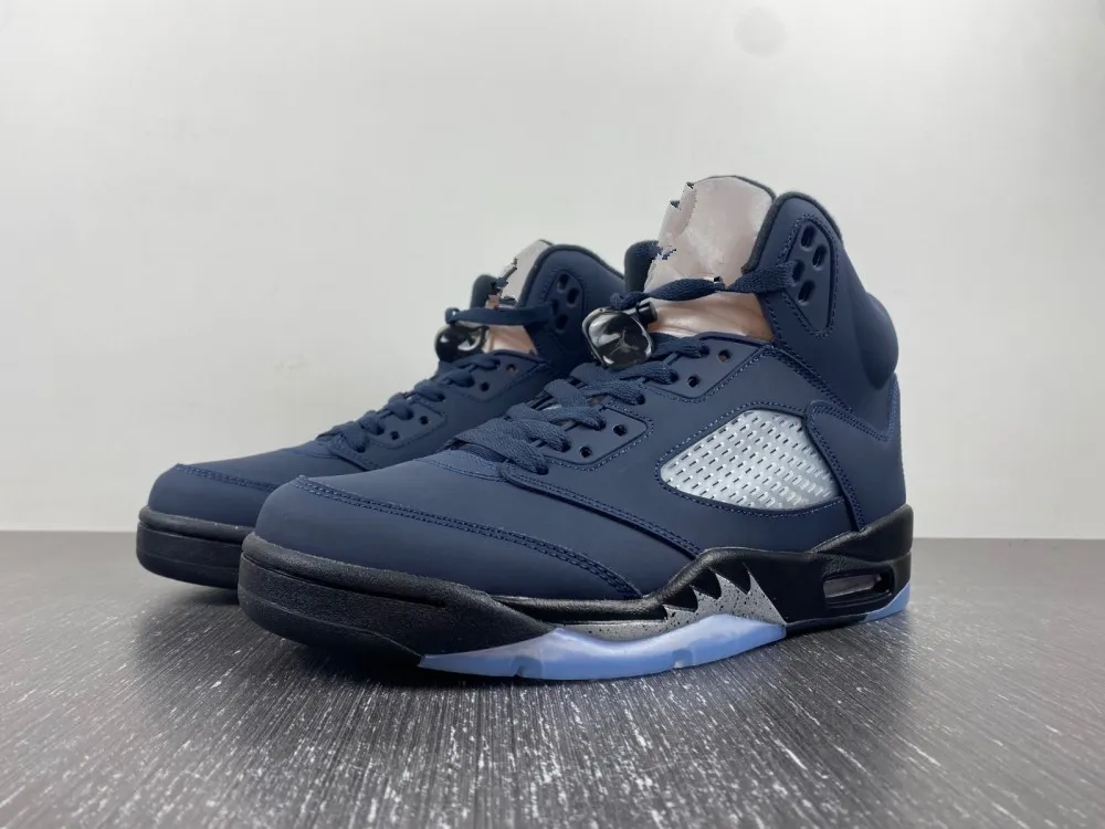 Womens size 7 basketball shoes top
