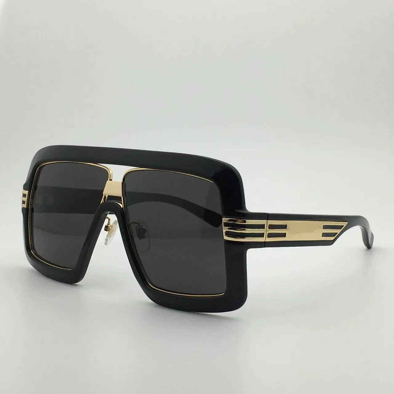 男性と女性のためのサングラス0900デザイナースタイル反ウルトラビオレットレトロプレートフルフレーム特別な眼鏡ランダムボックス5A