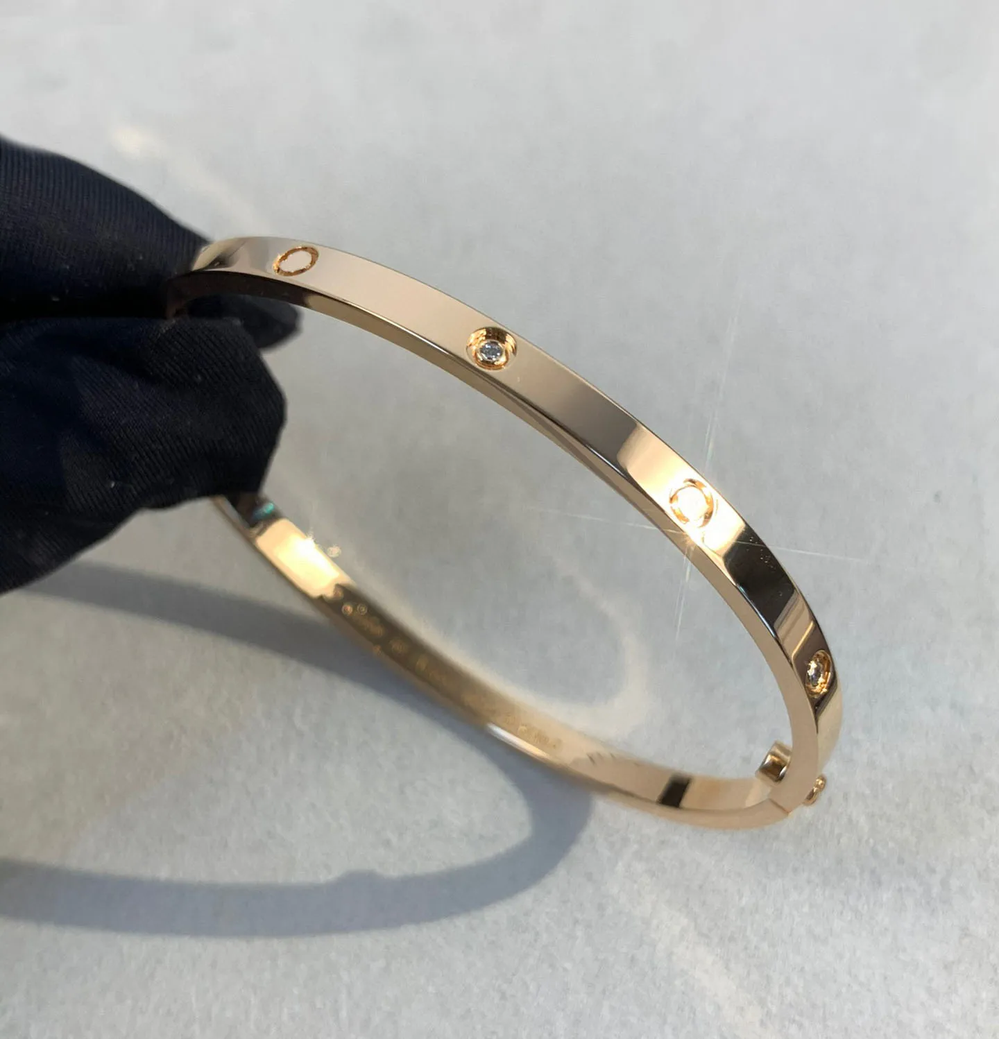 2023 Luxe Uitstekende kwaliteit V Gold Materiaal Charm Dunne Punk Band Bracelet met 6 stks Diamant in drie vergulde kleuren hebben doosstempel PS5142