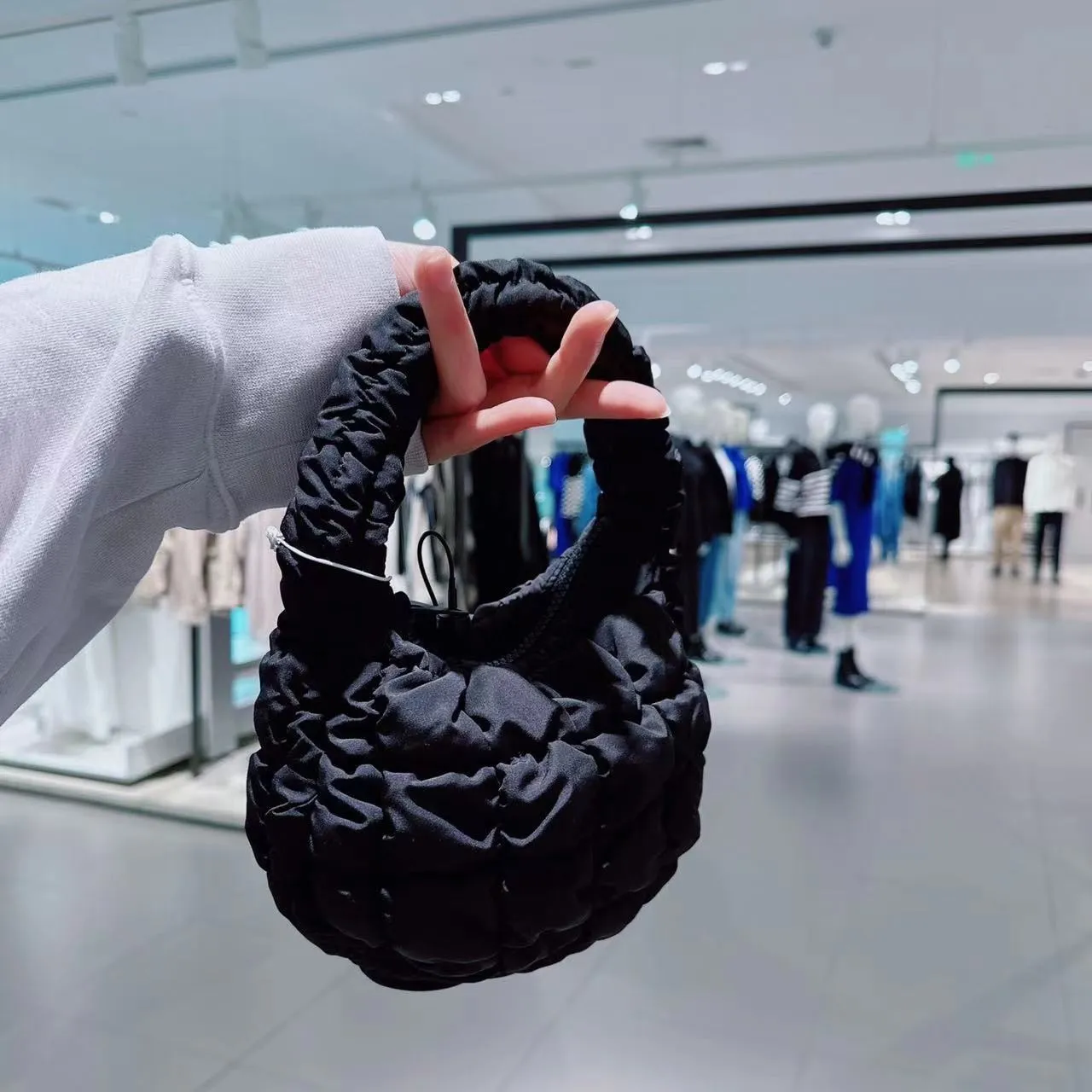 Cos bags store