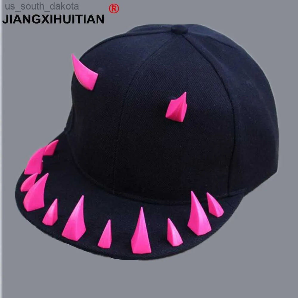 Top Caps Toptan Yenilik Korna Snapback Caps Erkekler Punk Snapback Beyzbol Kapakları Kadın Punk Boynuzları Kap Hip Hop Şapkaları Erkek Kız 2 Renkler L230523