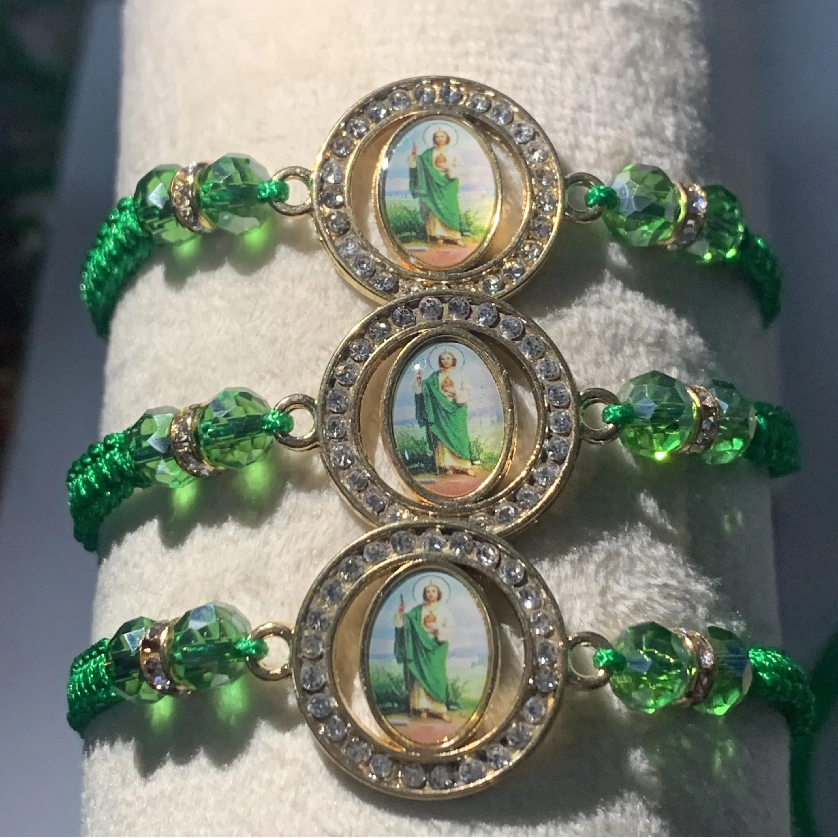 Bracelets 12 Pieces Saint Jude Gold Tone Medal with Green Crystal Handmade String Bracelets Luck bracelet Men Or Women As Gifts