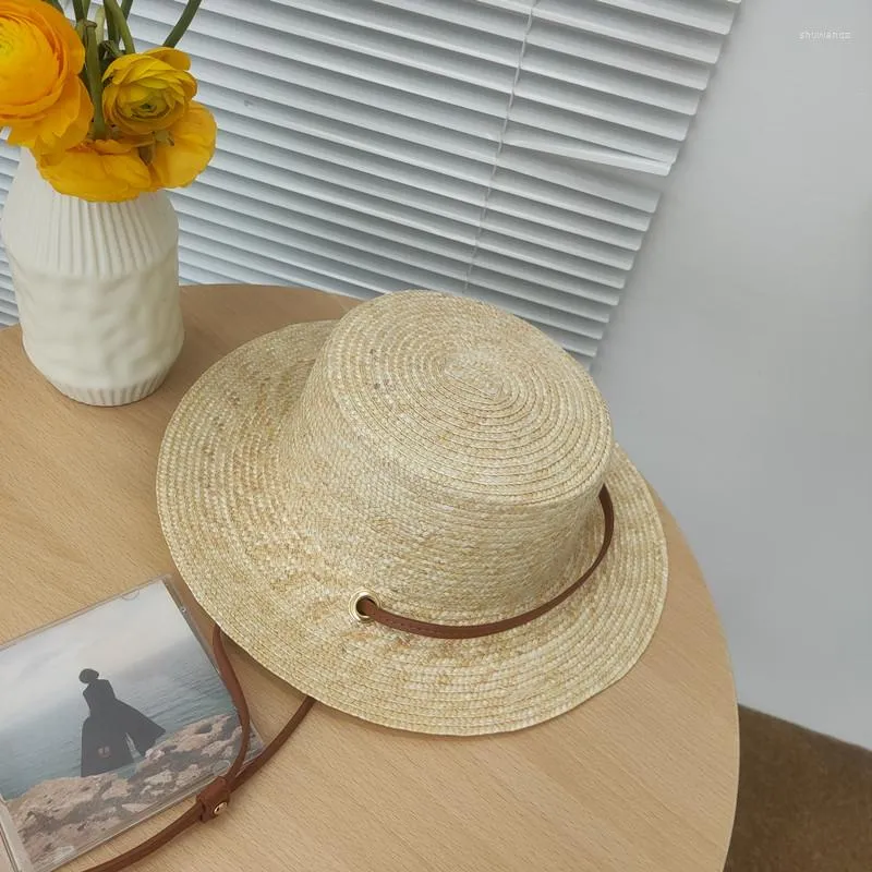 Berets 2023 Spring Summer Massion Fashion Short Brim Flat Top Straw Hat for Women Panama Cap Cap Sunshade Pu Windproof Rope Fedora