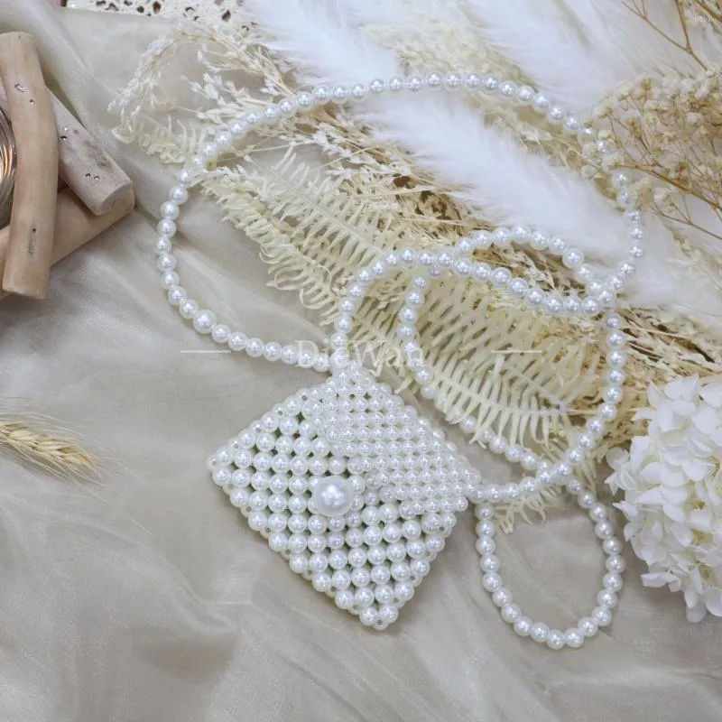 Вечерние сумки DIY Трапециальная жемчужная сумка мини -маленький посланник Женский летний декорирование бисера рук