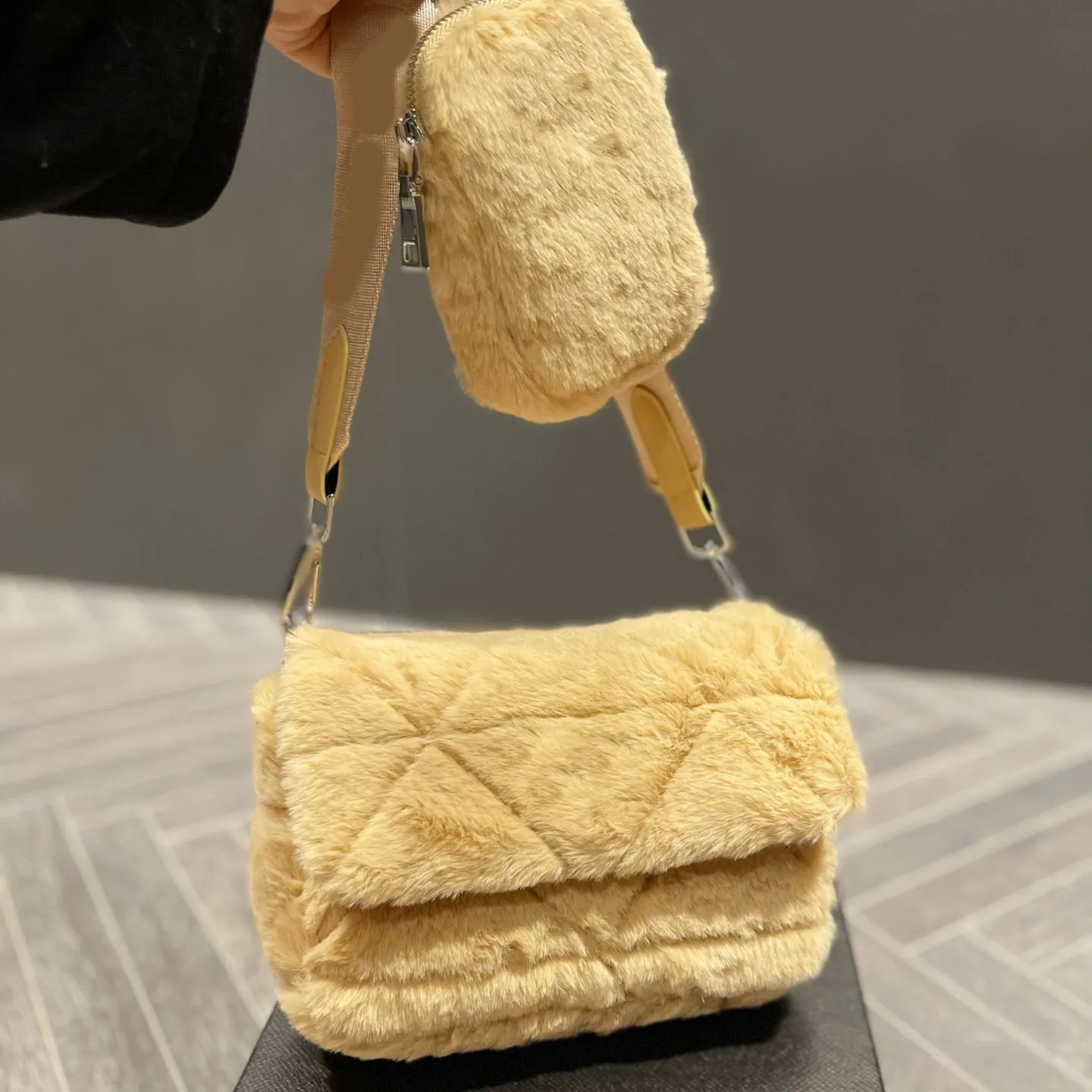 Long chain handbags outlet
