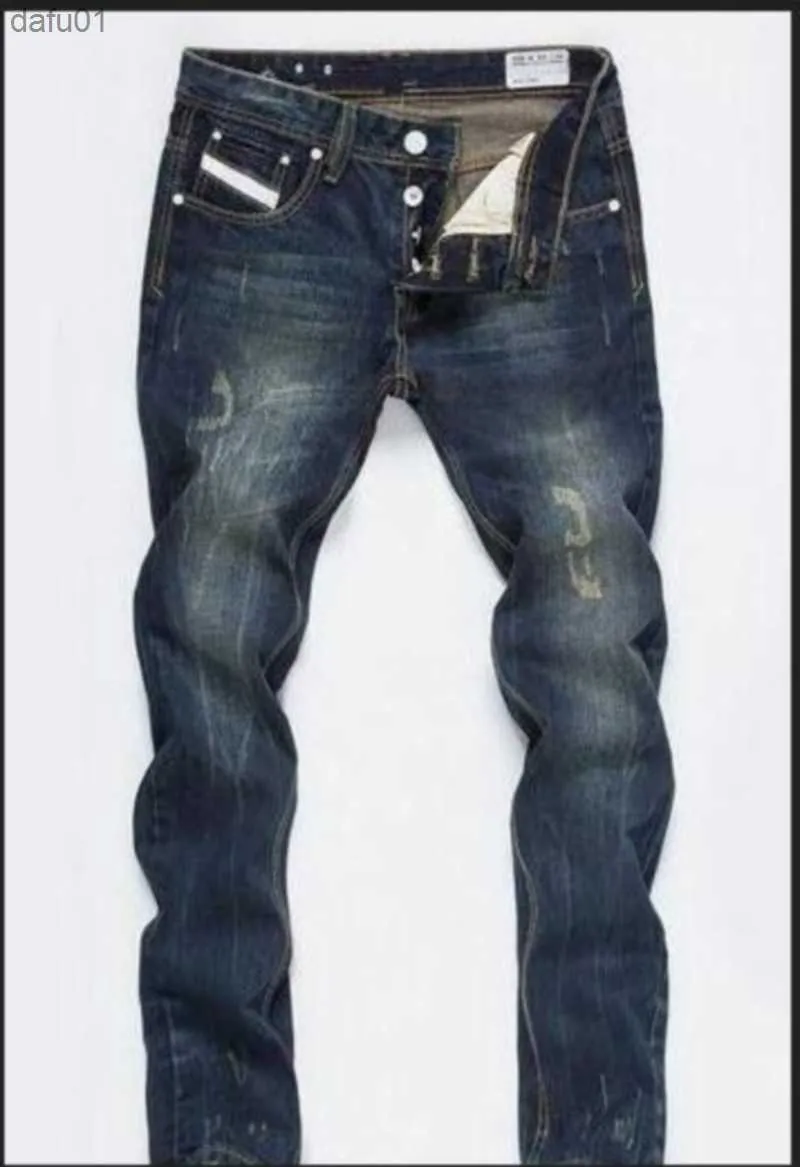 メンズジーンズのファッションデザイナーメンズリッピングバイカージーンズレザーパッチワークスリムフィットモトデニムジョガーのための雄の苦痛パンツl230520