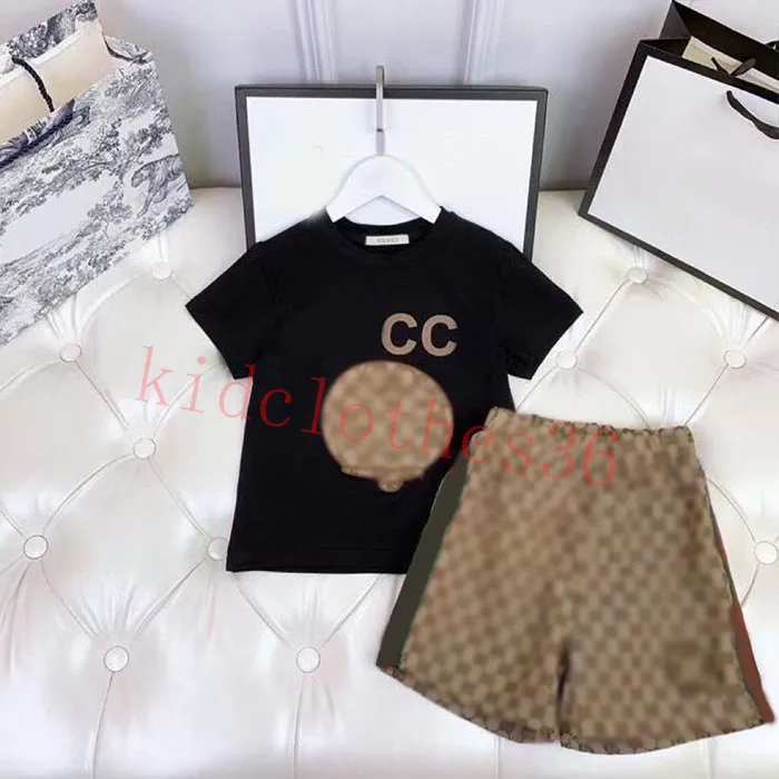 Luxury Boy and Girl Kids Clothing set över hela bokstäverna vita shorts t-shirt set mode Italien mode varumärke sommar barnskatter och flickor bomull tvådelar