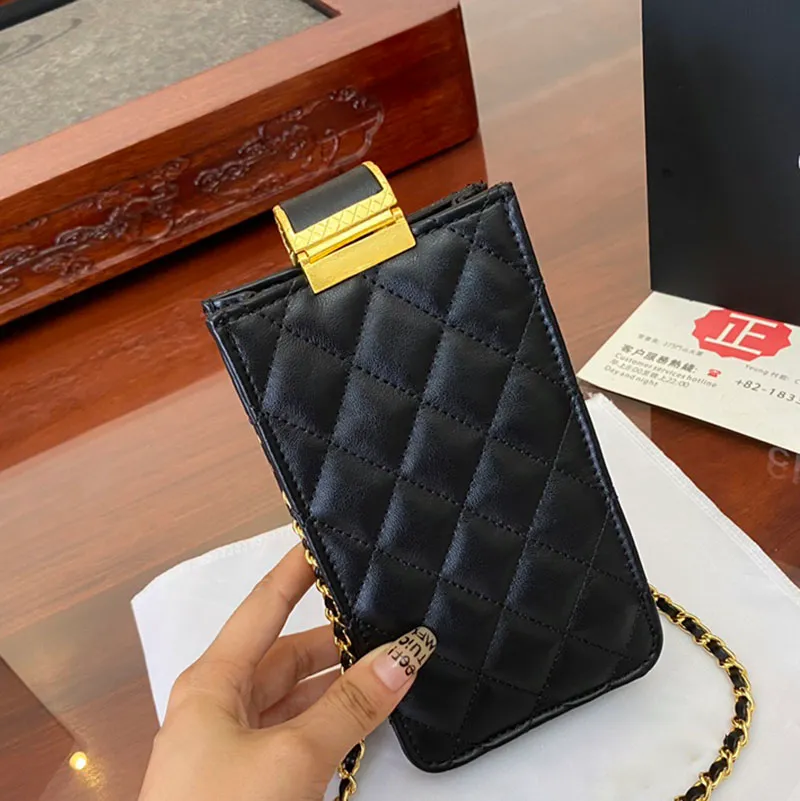 Black designer bag with gold chain discount
