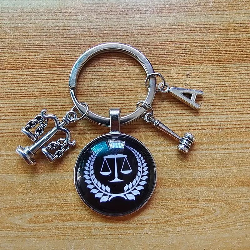 Bricolage avocat porte-clés Justice échelle 26 lettre porte-clés juge Justice marteau porte-clés loi étudiant cadeau droit Justice Logo porte-clés