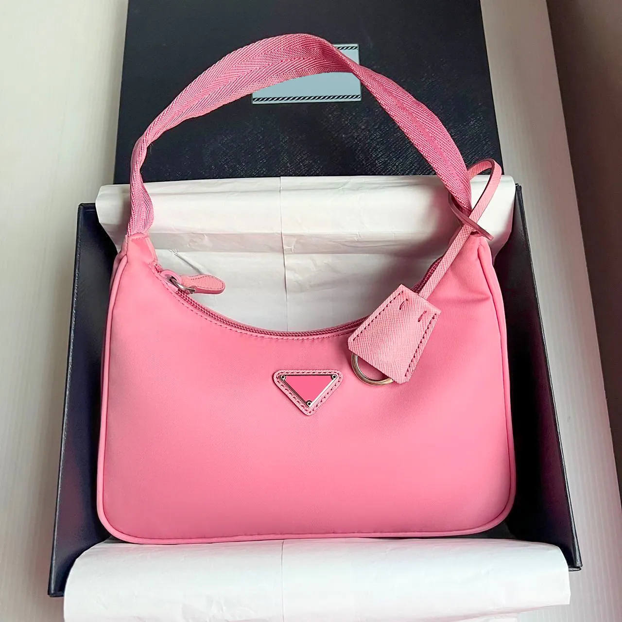 Re Edition Nylon الكتف الإبط حقيبة نسائية الرجال Cleo Saffiano Triangle Crossbody Bags Luxurys Prad Prad Fashion Small Beach Canvas Bag Bag Bag