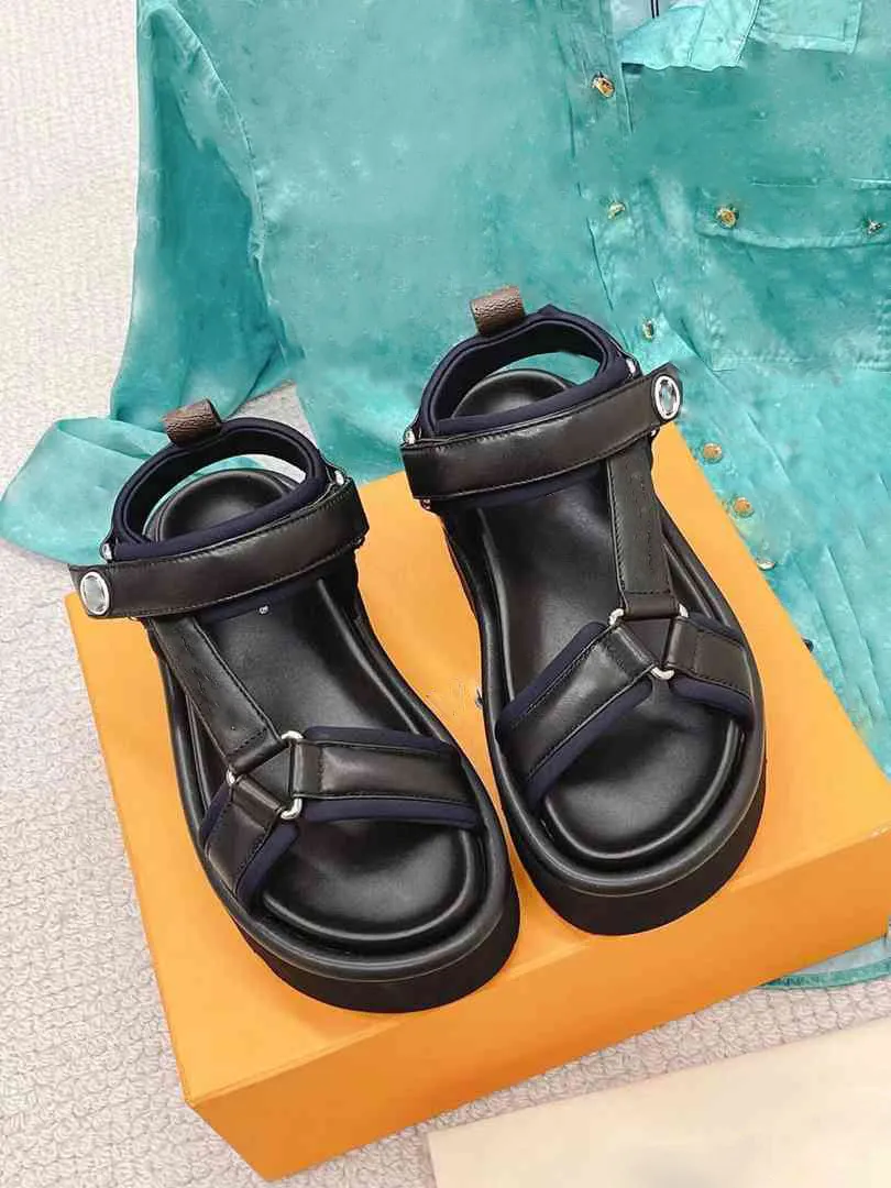 Metallic store comfort sandals