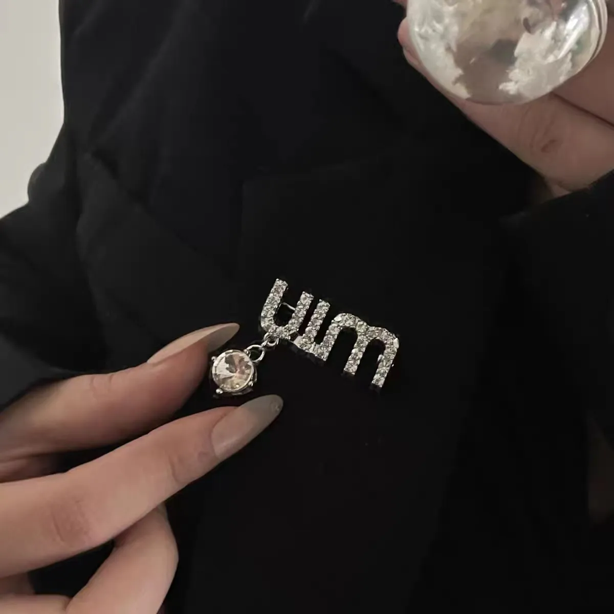 MIU MIU ブローチ