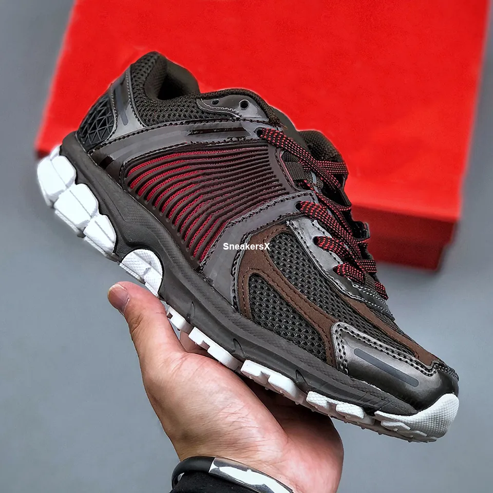 Brooks beast brown sales