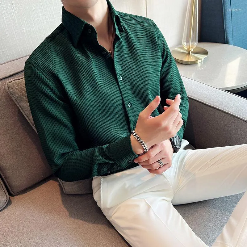 Мужские платья рубашки модная лацка пуговица сплошная цветовая рубашка мужская одежда 2023 Осень Все вершины с длинным рукавом свободный корейский