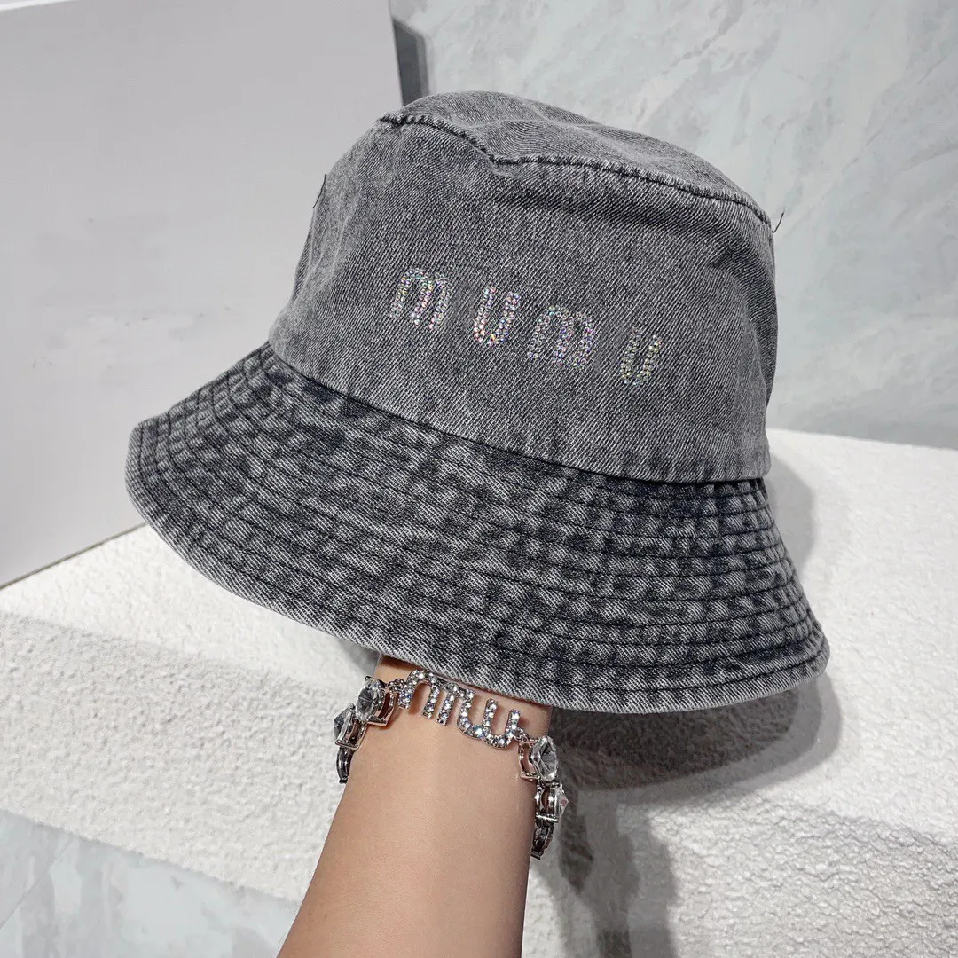 Retro Miu Letter Denim Fisherman Hat vrouwelijke ontwerper Beanie Cap gewassen en gemaakt oude hete diamanten emmer hoed zonovergave hoed veelzijdig