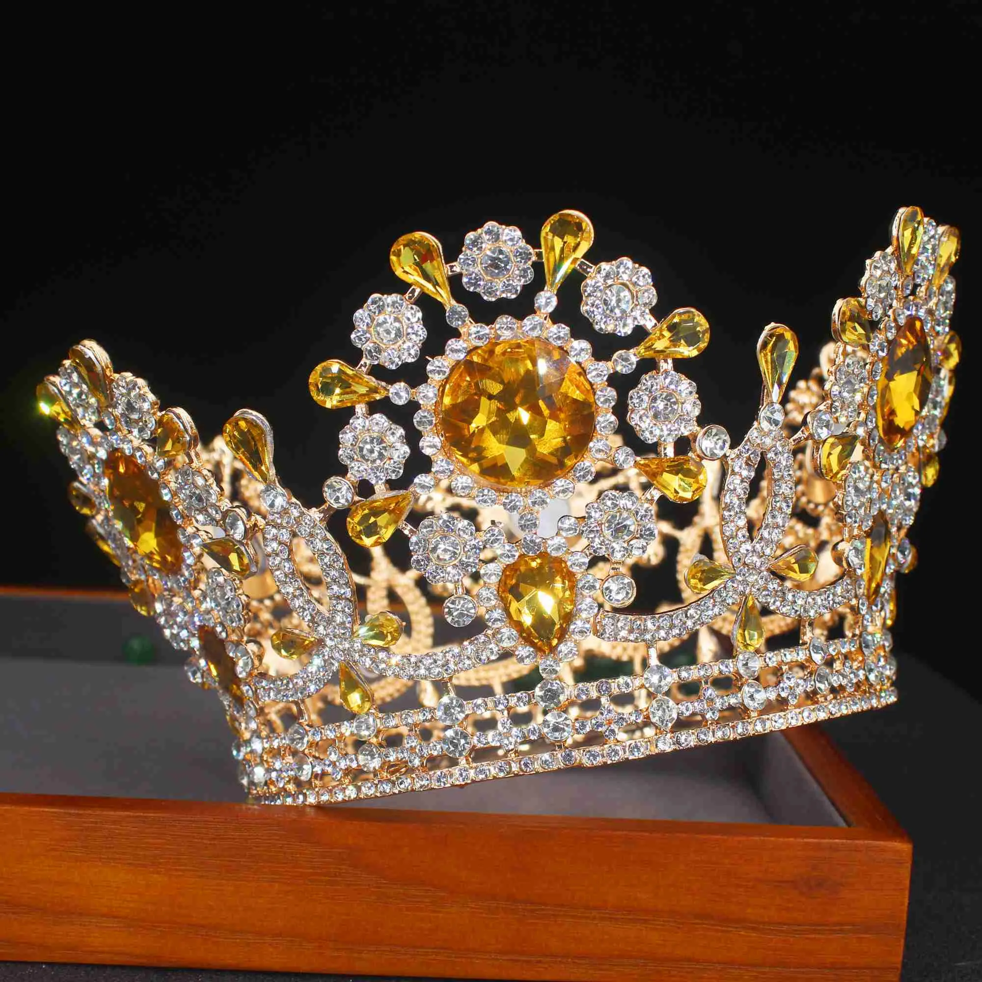 Andra modetillbehör Royal Crystal King Crown Bride Tiaras och Crowns Queen Hair Jewelry Pageant Prom Diadem Headpiece Brudhuvudtillbehör J230525