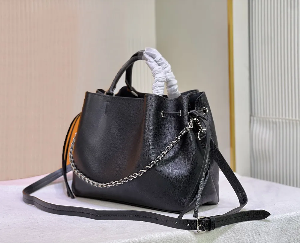 Kadın Tasarımcı Tote Çanta Luxurys Bella Çantalar Delicilik Çantaları Harfler Uçuş modu omuz çantaları üst kaliteli deri moda crossbody makyaj çantası