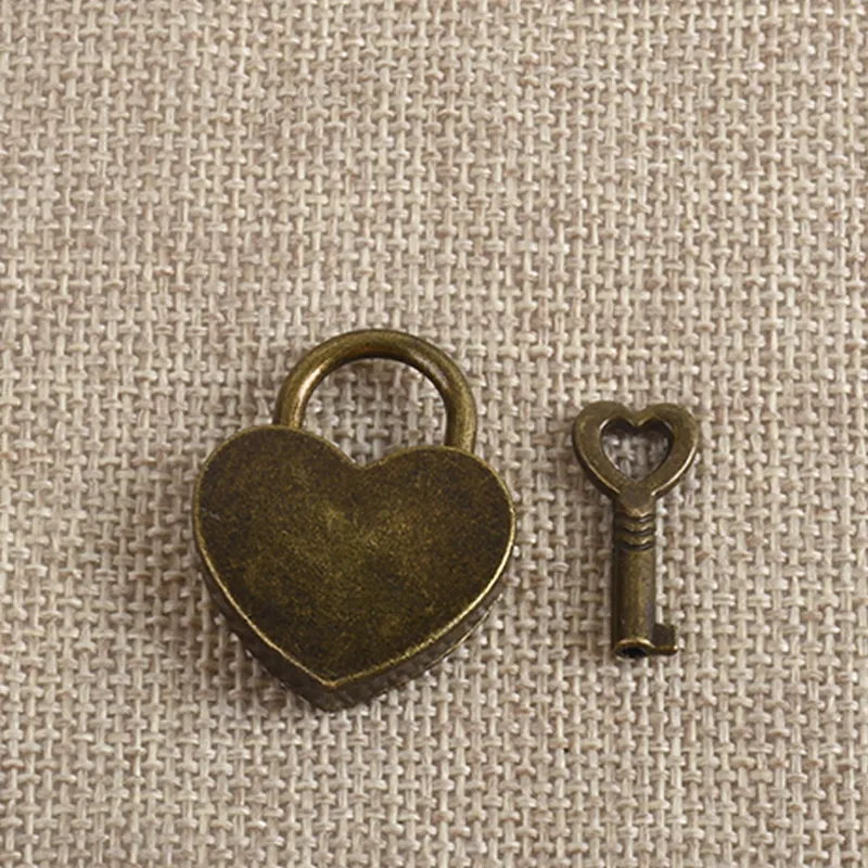 Lucchetti a chiave a forma di cuore 25 * 32 * 6,5 mm Mini serrature per  porte in metallo vintage Piccola borsa Valigia Scatola per bagagli Diario