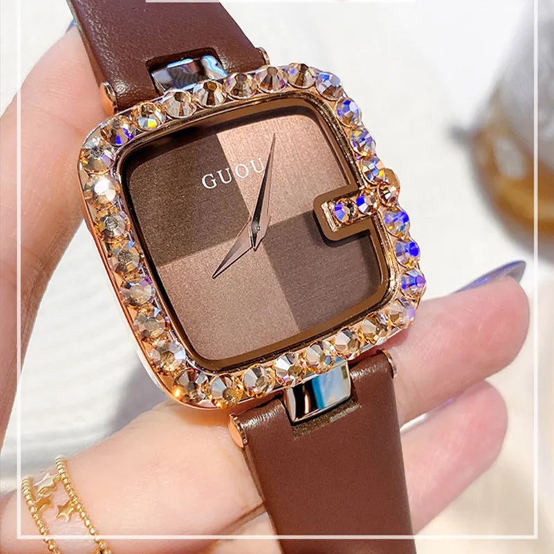 여자 시계 여자 시계 쿼츠 크리스탈 핸드 페이스트 가죽 스트랩 럭셔리 기질 유명 인사 시계 다이아몬드 230524