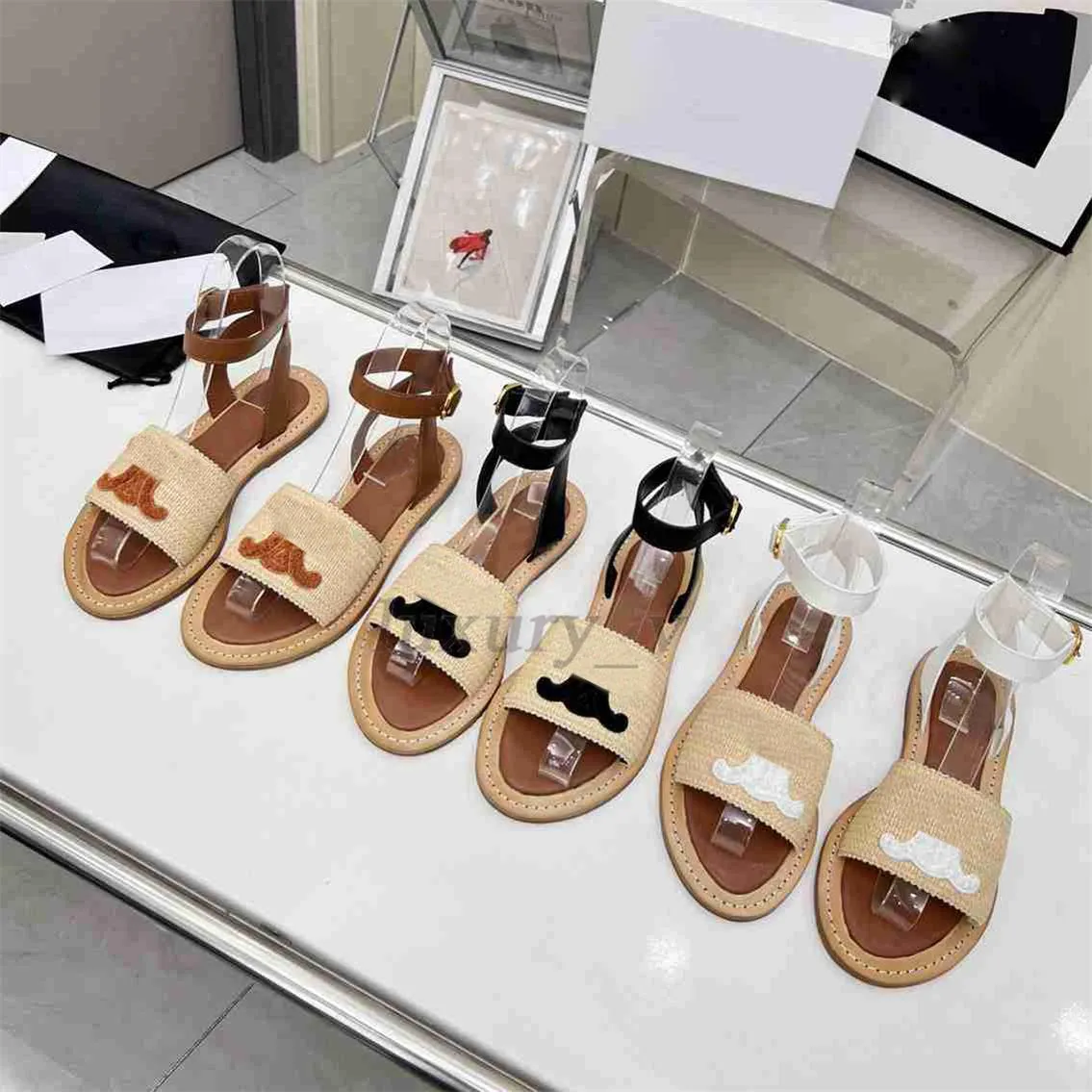 Sandali con cinturini regolabili best sale