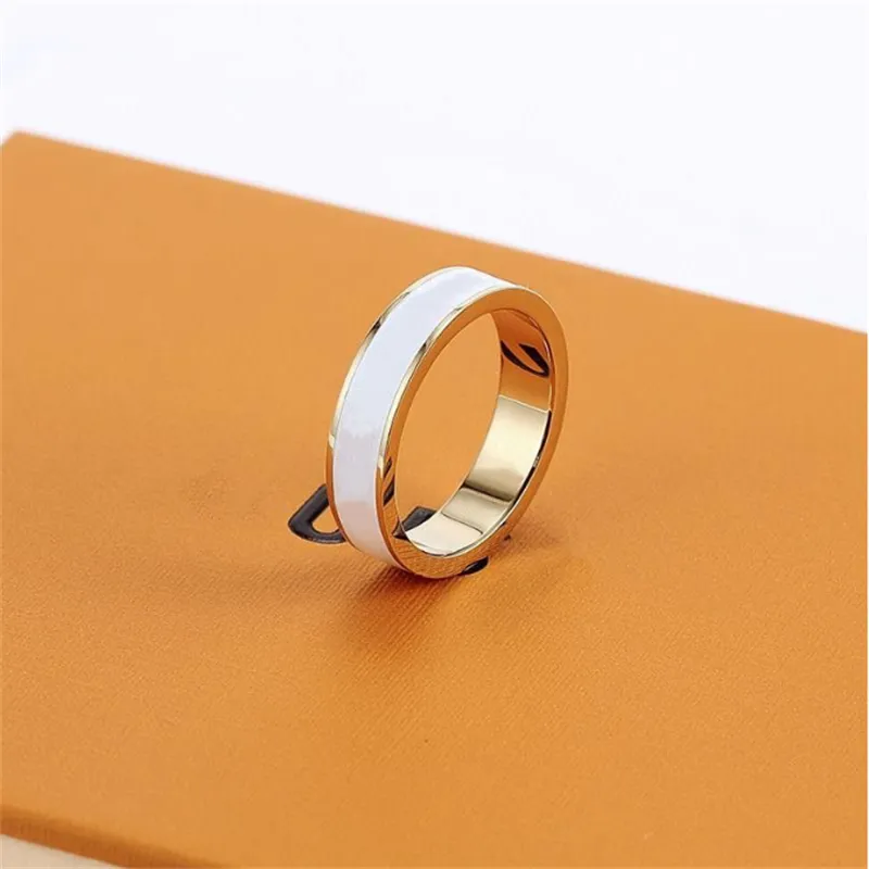 Designer Love Ring anéis simples letras de moda homens e mulheres casal titânio aço 18K anel banhado a ouro não desbotamento anti-alergia presente de férias joias de luxo